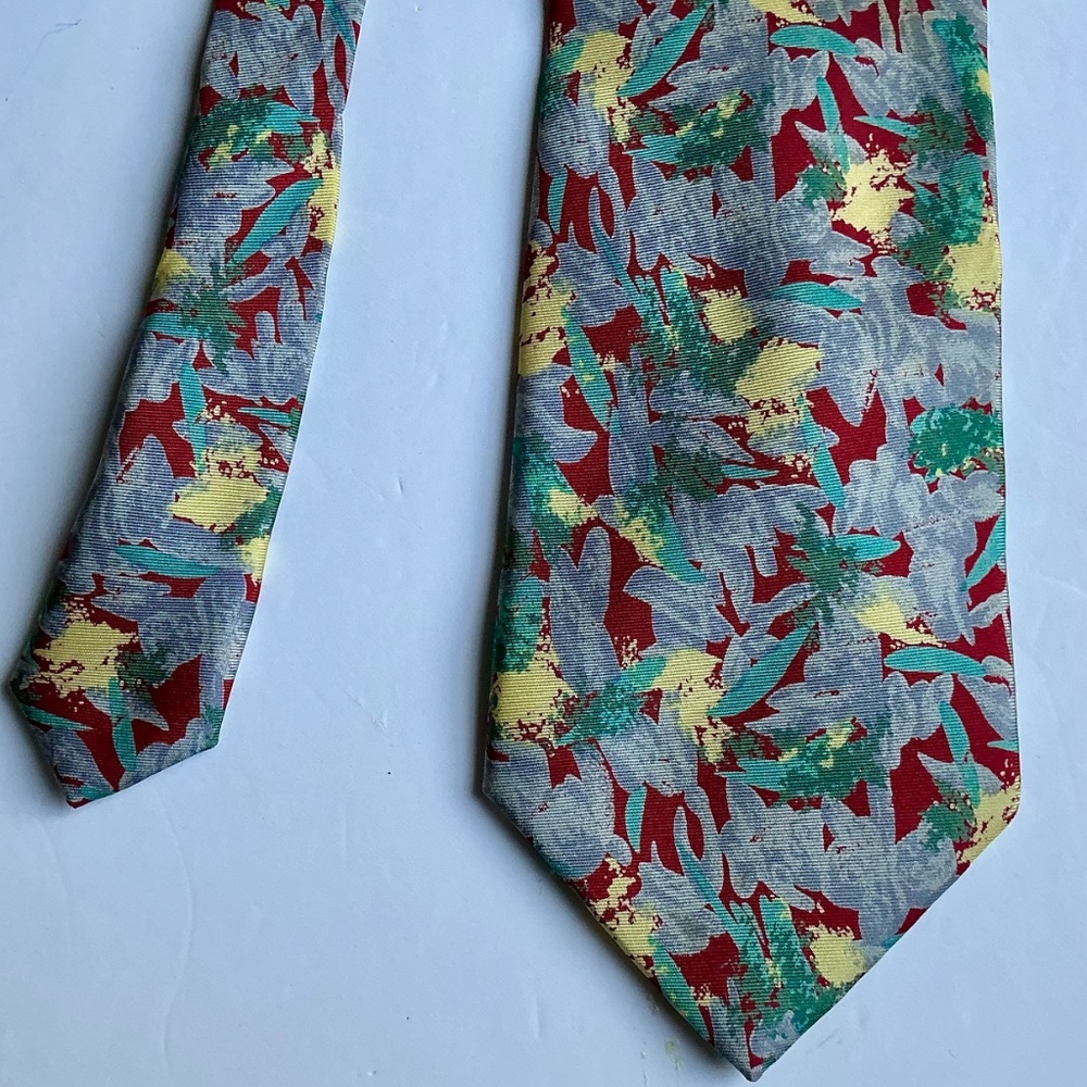 Trussardi ACTION , lovely colourful print all Silk Tie.Made in Italy 🇮🇹